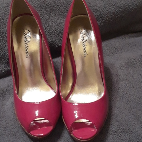Delicious 4" heel peep toe pumps - Picture 3 of 8